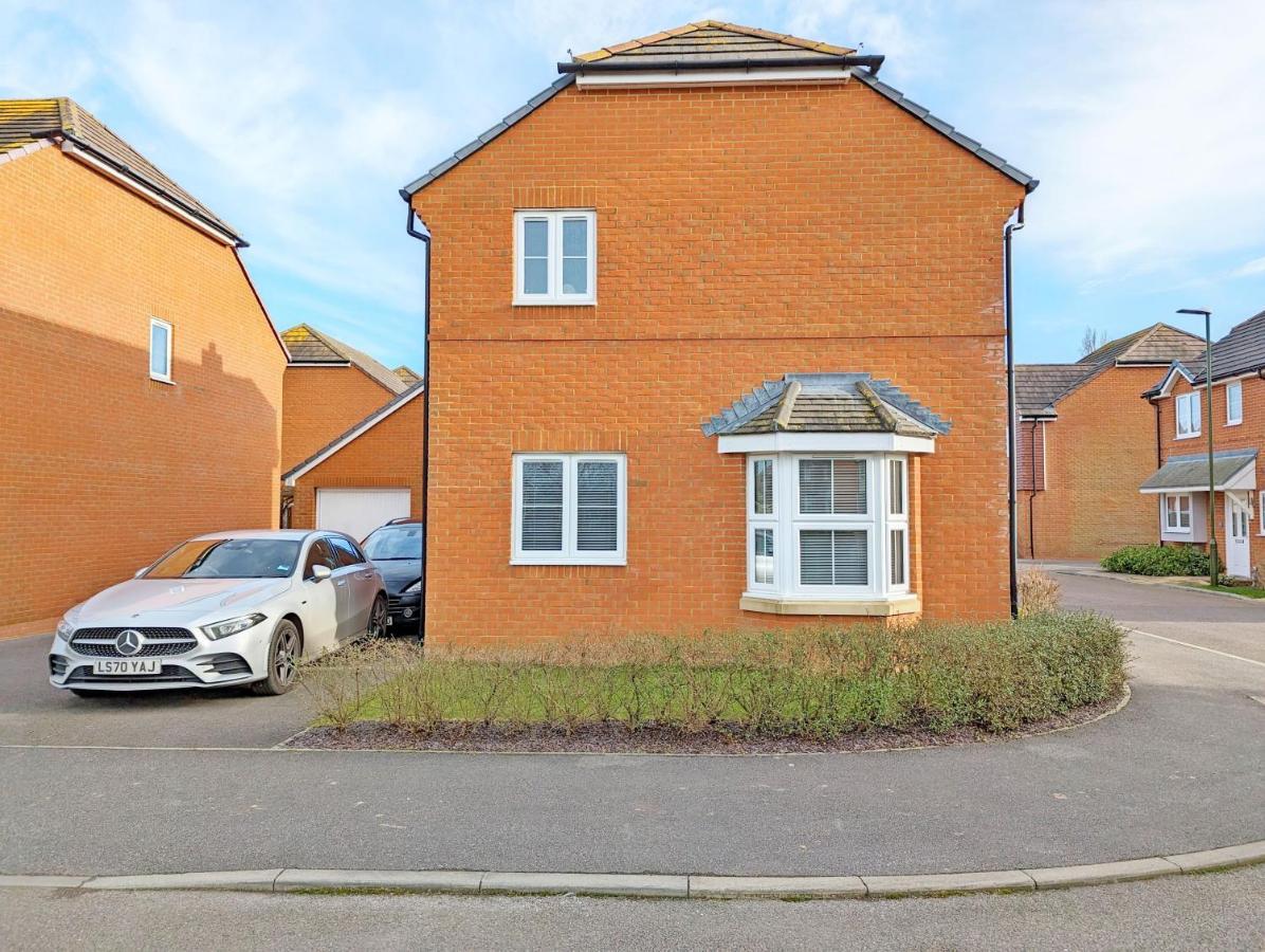 Happy Days Villa Yapton Exterior photo